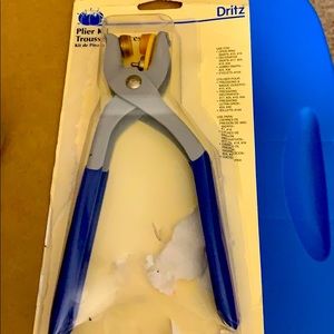 Dritz Plier and eyelets